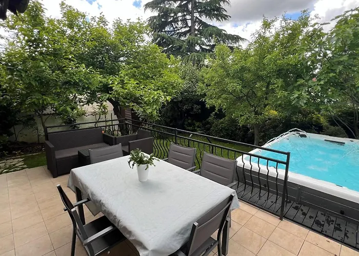 Grande Villa Avec Spa 10M2