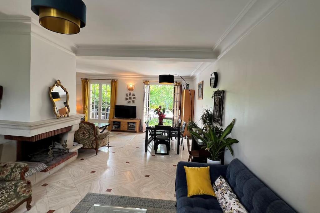 Villa Grande Avec 10m2 *